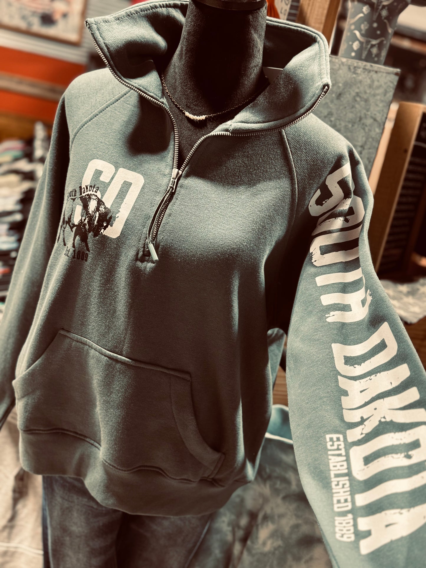 SOUTH DAKOTA 1/4 ZIP - CREWNECK SWEATSHIRT