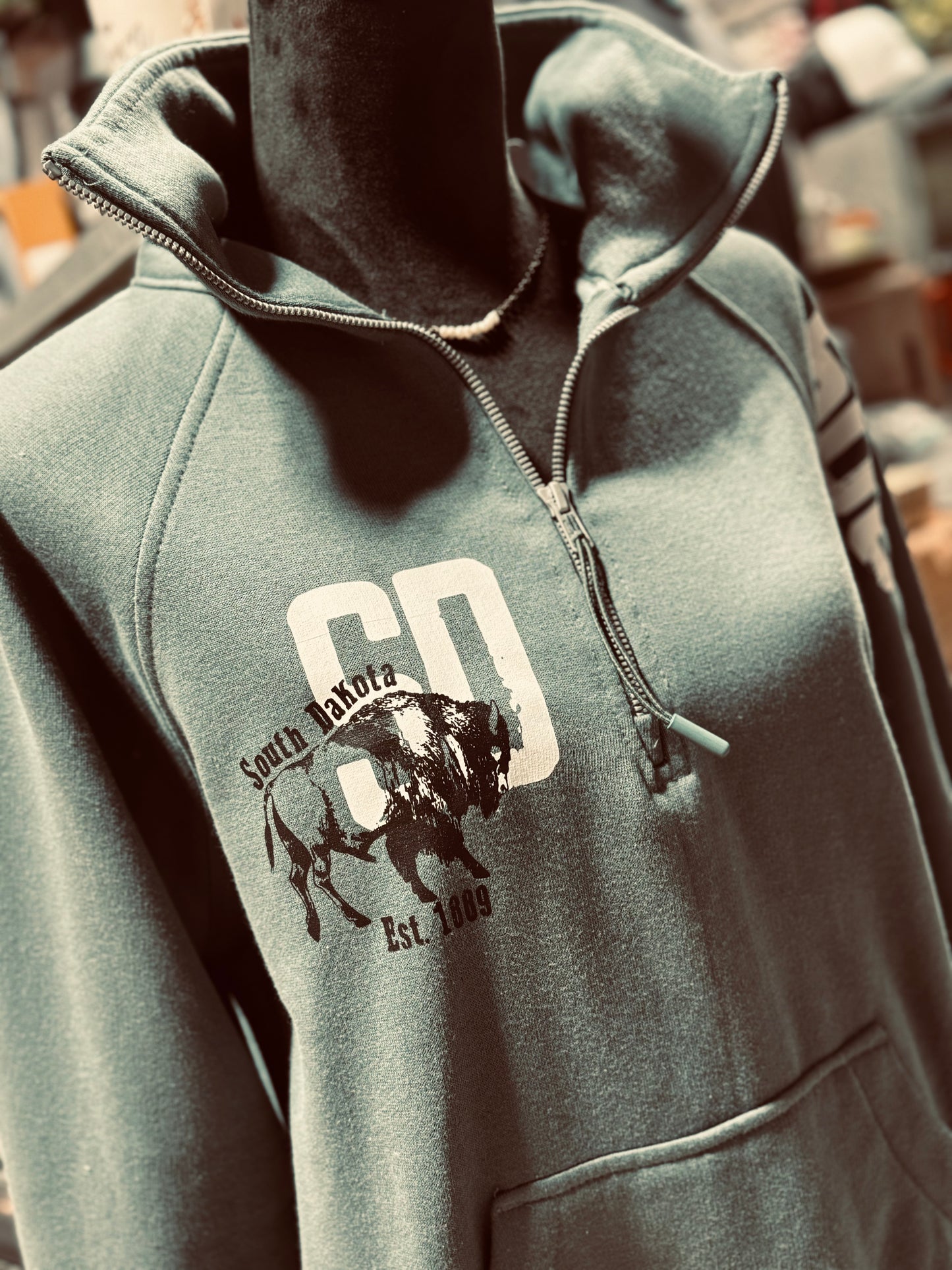 SOUTH DAKOTA 1/4 ZIP - CREWNECK SWEATSHIRT