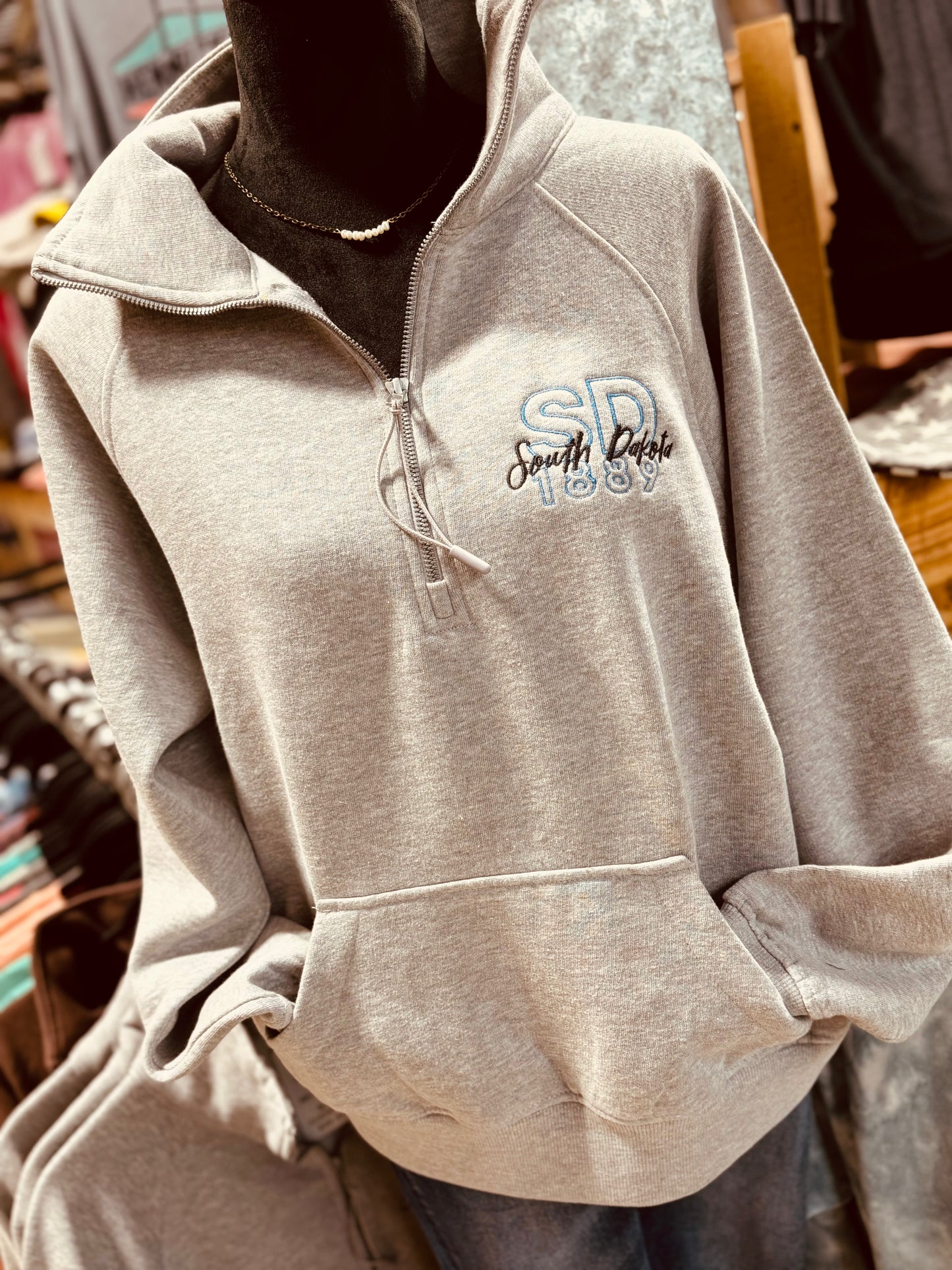 SOUTH DAKOTA 1/4 ZIP - CREWNECK SWEATSHIRT