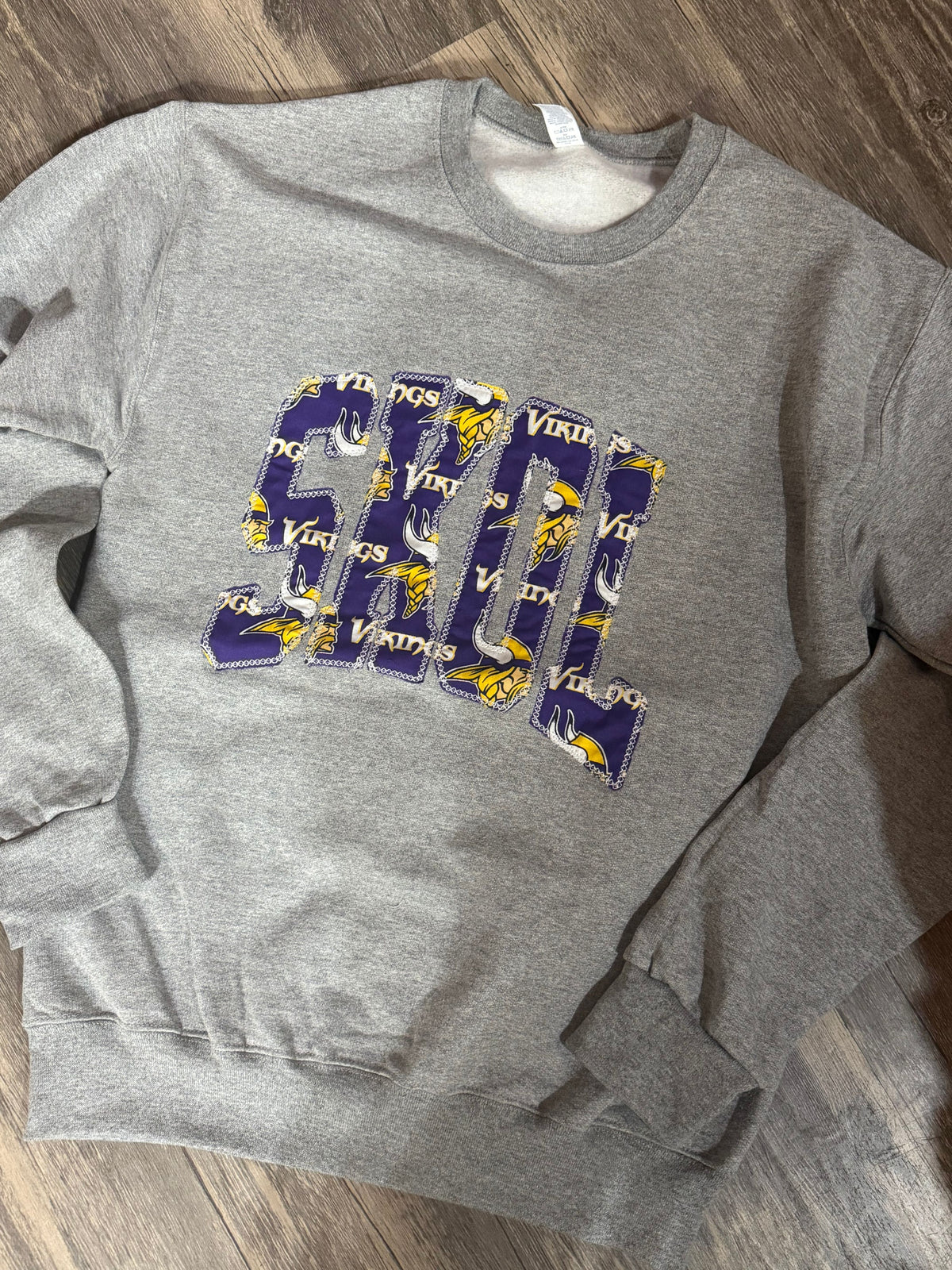 SKOL - APPLIQUE - CREWNECK SWEATSHIRT - PURPLE